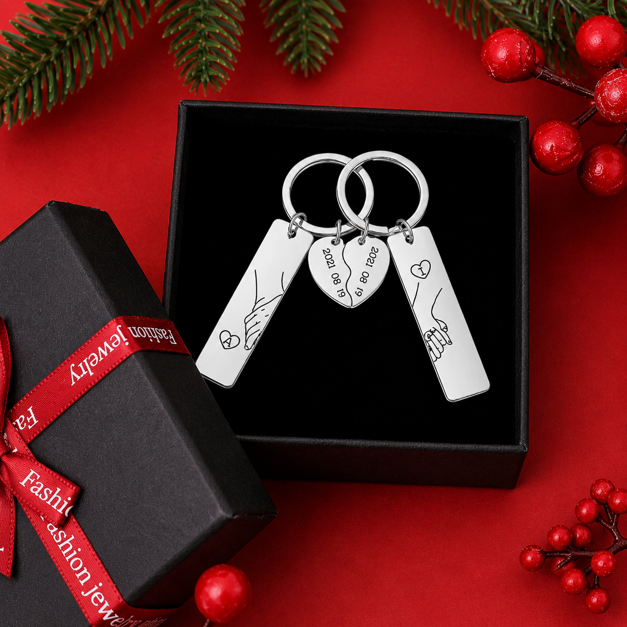 Personaliseerbare metalen sleutelhanger in hartvorm voor koppels met 2 initialen & datum – Hand in hand – Voor mijn man – Cadeau met wenskaartje